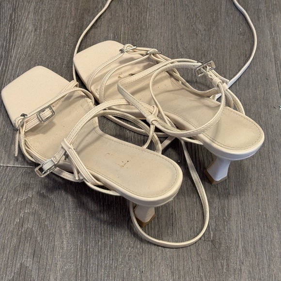 Ladies Shoes (heels) - Picture 2 of 4